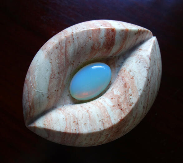 Hembra - Strawberry Alabaster - 2025